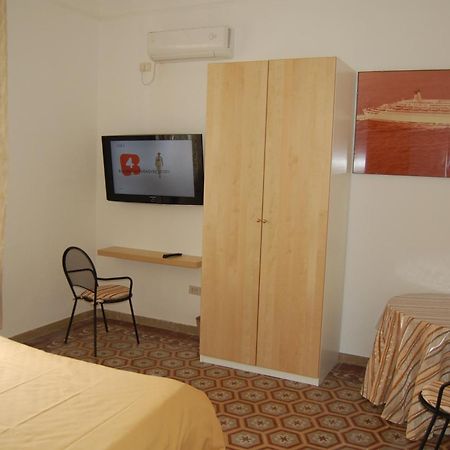 Arena Alfieri B&B Livorno Ruang foto